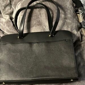Elegant Black Leather Tote with Pockets
